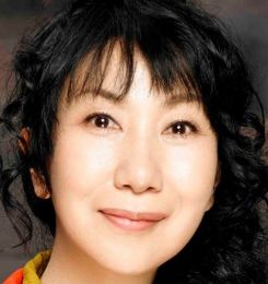 室井滋が夫・長谷川和彦と結婚しない理由や夫婦仲を紹介